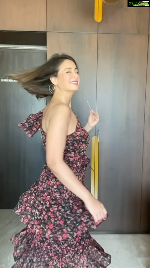 Preeti Jhangiani Instagram - Be that free bird ! #registernow for the @lanistar payment card .. #linkinbio #ad