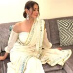 Preeti Jhangiani Instagram - You do not find the happy life.. you make it ! Sari : @gulabobyabusandeep Earrings: @swaravbyswatiandravi