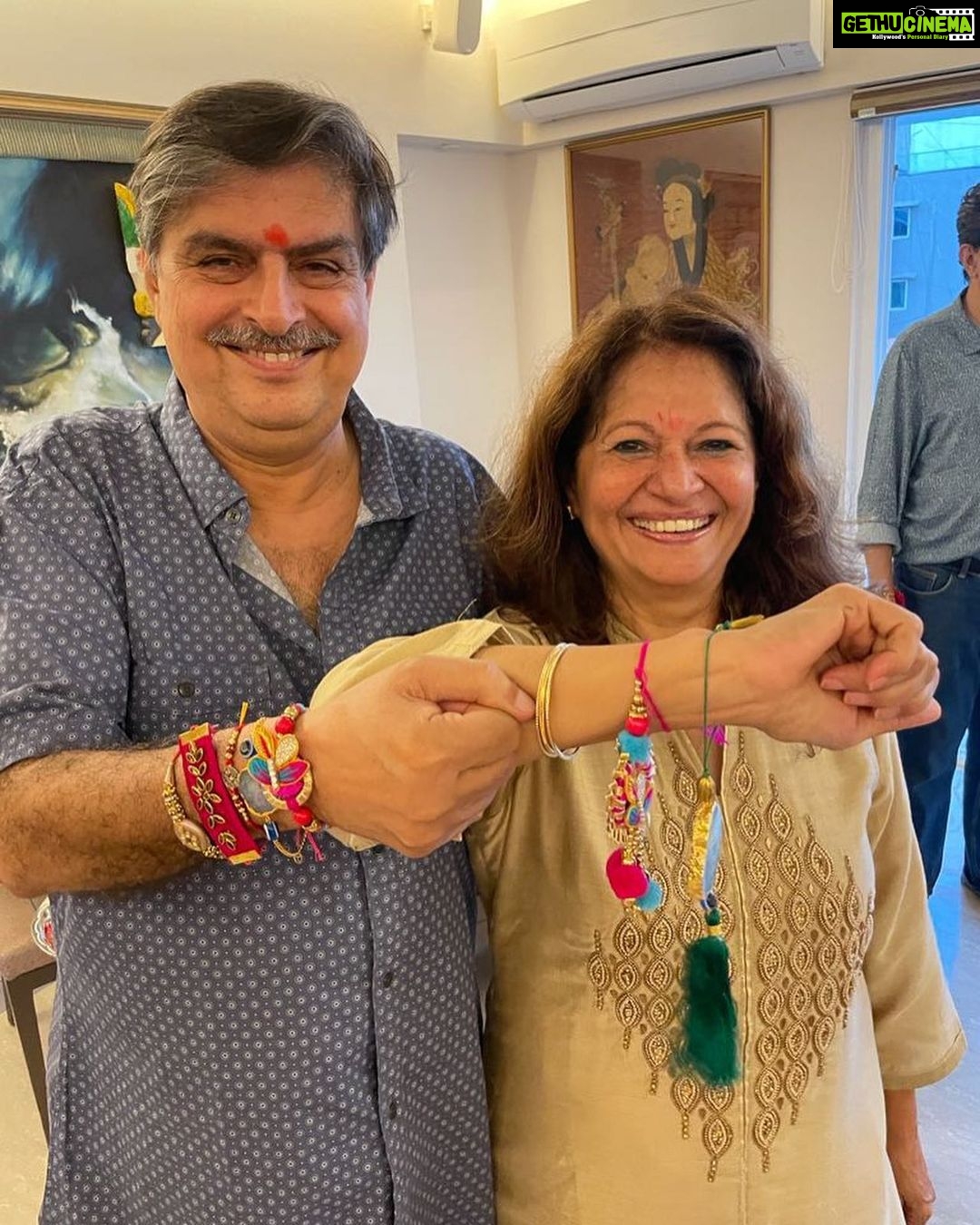Preeti Jhangiani Instagram - The #rakhi celebrations continue! Thank you @kirancooladvani and @advanibhagwan for the beautiful evening!