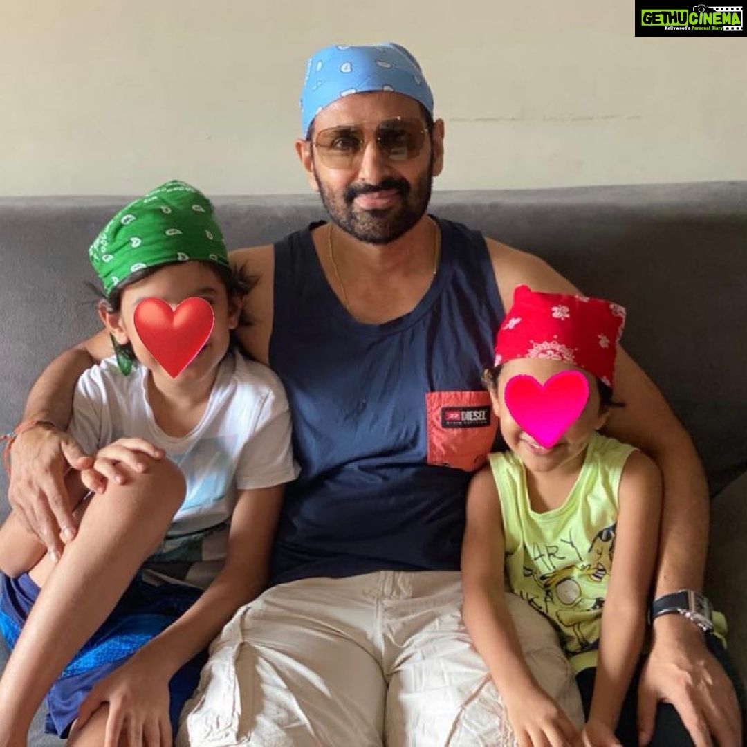 Preeti Jhangiani Instagram - Happy Father’s Day to the only one who can make them swim in the sea, go for long treks, do burpees, push ups, pull ups, skips ,write essays, edit videos and all those things that only super dads can do! @dabasparvin we love you and miss you! Come back soon🥰