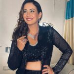Preeti Jhangiani Instagram - A girl should be two things : Who and What she wants - Coco Chanel @anupamafashiondesigner @azizajendi