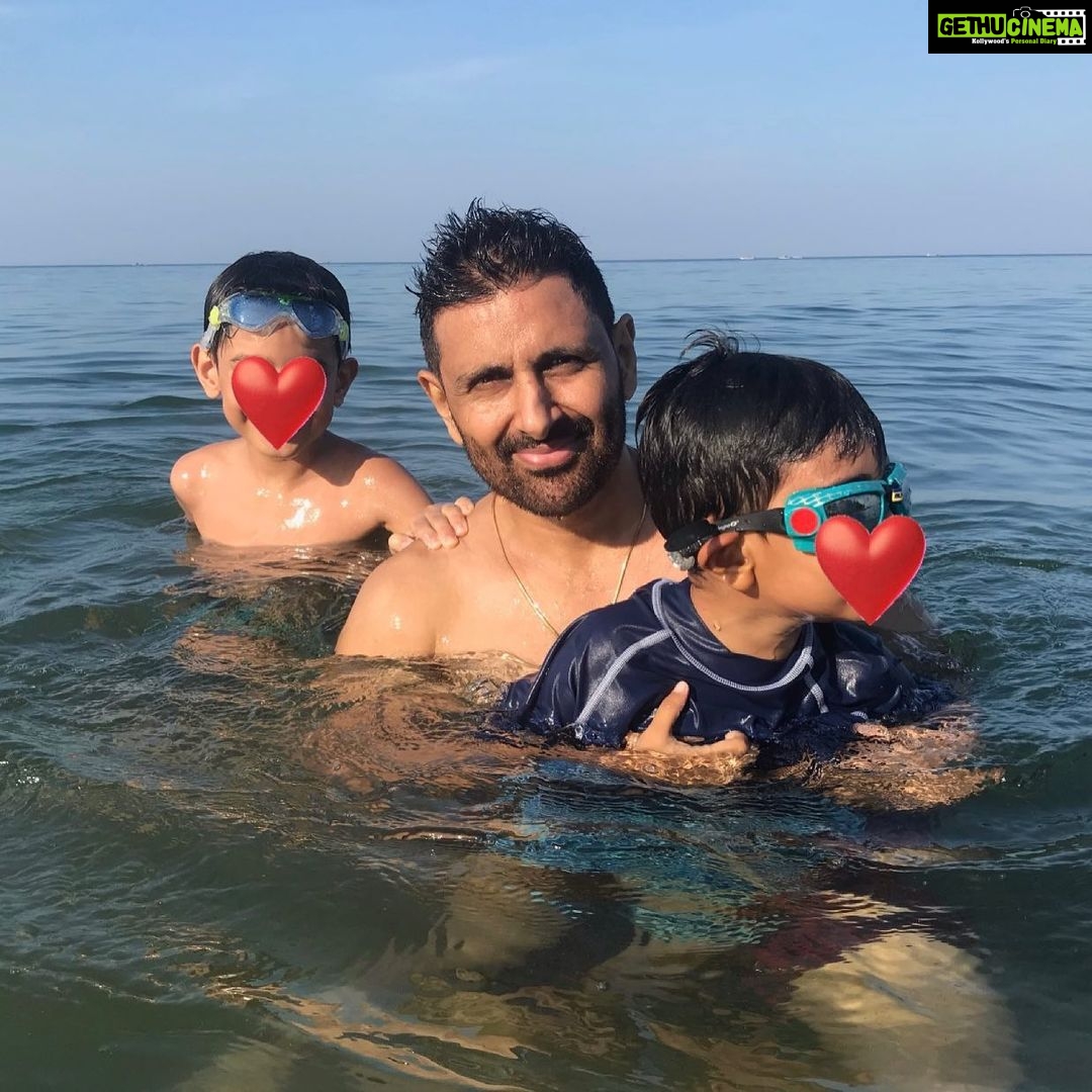 Preeti Jhangiani Instagram - Happy Father’s Day to the only one who can make them swim in the sea, go for long treks, do burpees, push ups, pull ups, skips ,write essays, edit videos and all those things that only super dads can do! @dabasparvin we love you and miss you! Come back soon🥰