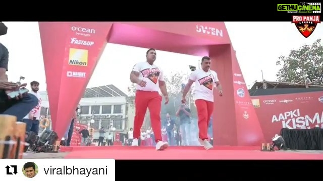 Preeti Jhangiani Instagram - #Repost @viralbhayani with @get_repost ・・・ Miss India’s, V company dance and Panja ka action! Full masala entertainment! Audience hui pagal @propanjaleague #ProPanjaLeague ke liye ! Now you can also see it on www.BookMyShow.com this weekend, Saturday March 13th 7pm and Sunday March 14th 10am, book now at https://in.bookmyshow.com/sports/pro-panja-league/ET00307579 #ParvinDabas #PreetiJhangiani #Panja #ArmWrestling #Tournament #Championship #Sports #BookMyShow @dabasparvin @jhangianipreeti