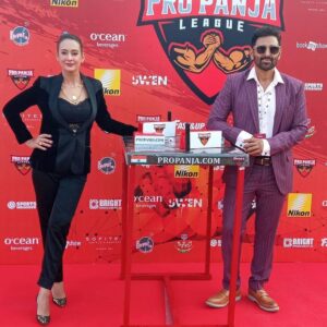 Preeti Jhangiani Instagram - #Repost @propanjaleague with @get_repost ・・・ @dabasparvin and @jhangianipreeti are ready for Pro Panja Mega Matches-1 We are just moments away from the biggest Arm Wrestling fiesta in Asia . . . . @OceanBeverages @NikonIndia @bookmyshow @SofitelMumbai @FeverFMOfficial @OutdoorBright @FastandUp_India #propanjaleague