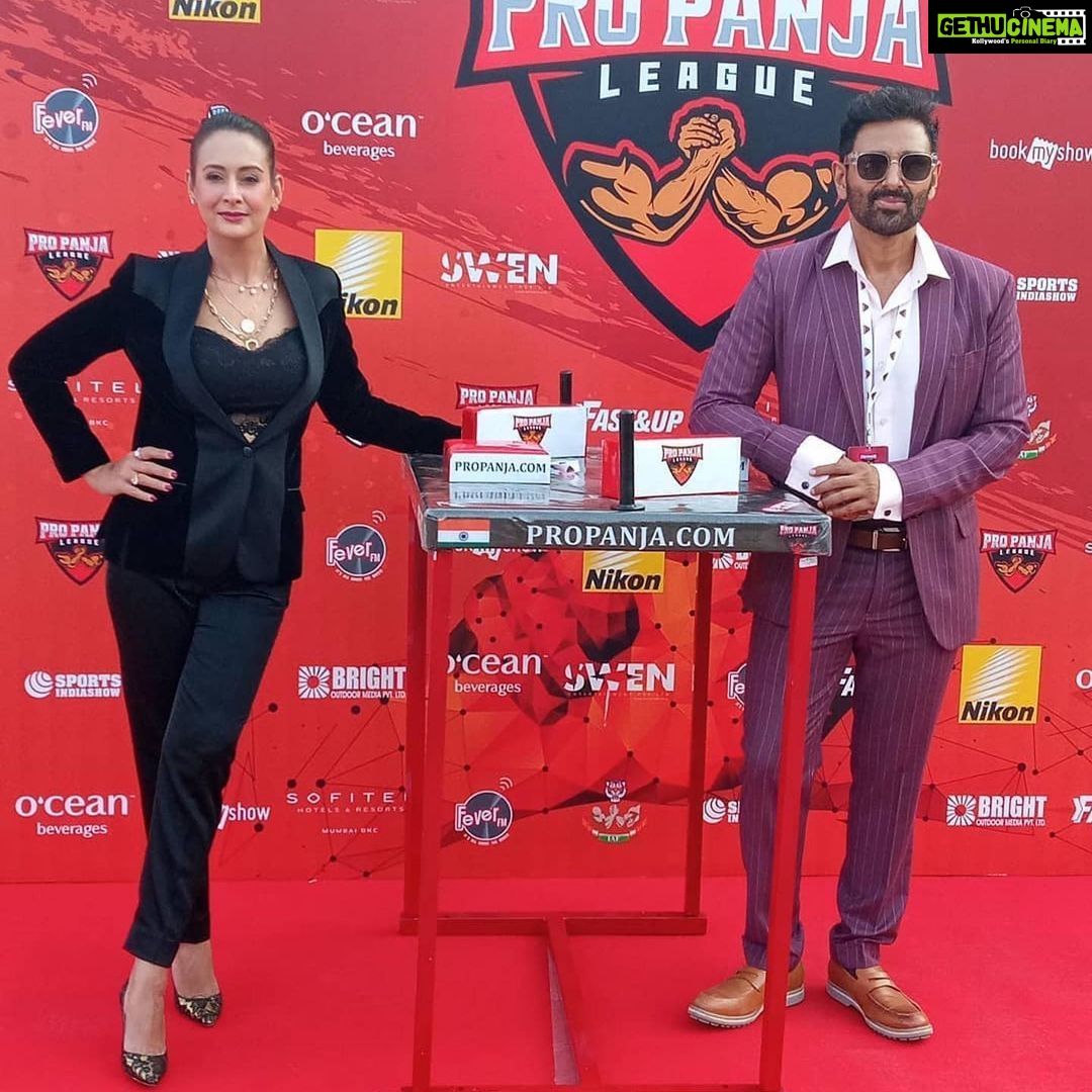 Preeti Jhangiani Instagram - #Repost @propanjaleague with @get_repost ・・・ @dabasparvin and @jhangianipreeti are ready for Pro Panja Mega Matches-1 We are just moments away from the biggest Arm Wrestling fiesta in Asia . . . . @OceanBeverages @NikonIndia @bookmyshow @SofitelMumbai @FeverFMOfficial @OutdoorBright @FastandUp_India #propanjaleague