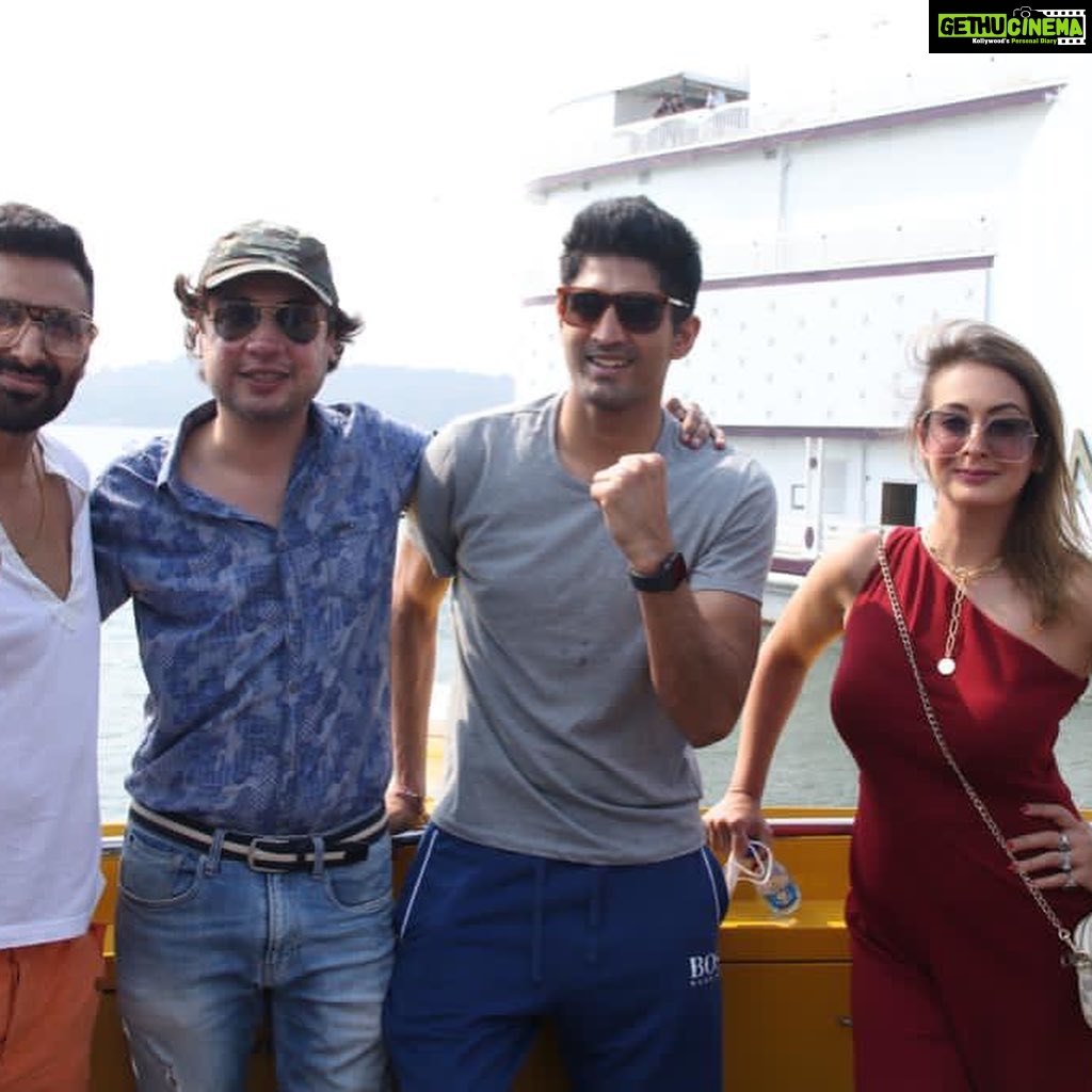 Preeti Jhangiani Instagram - What a fab day yesterday at @majesticpridegroup casino at @goa Fab press con for @singhvijender match happening today !! So excited for the @propanjaleague bouts at this iconic location! Thank you to @neeravtomar @iosboxing @ios_sports for making this happen!