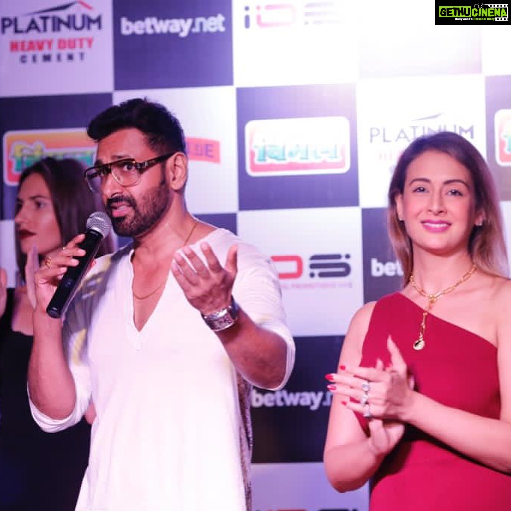 Preeti Jhangiani Instagram - What a fab day yesterday at @majesticpridegroup casino at @goa Fab press con for @singhvijender match happening today !! So excited for the @propanjaleague bouts at this iconic location! Thank you to @neeravtomar @iosboxing @ios_sports for making this happen!