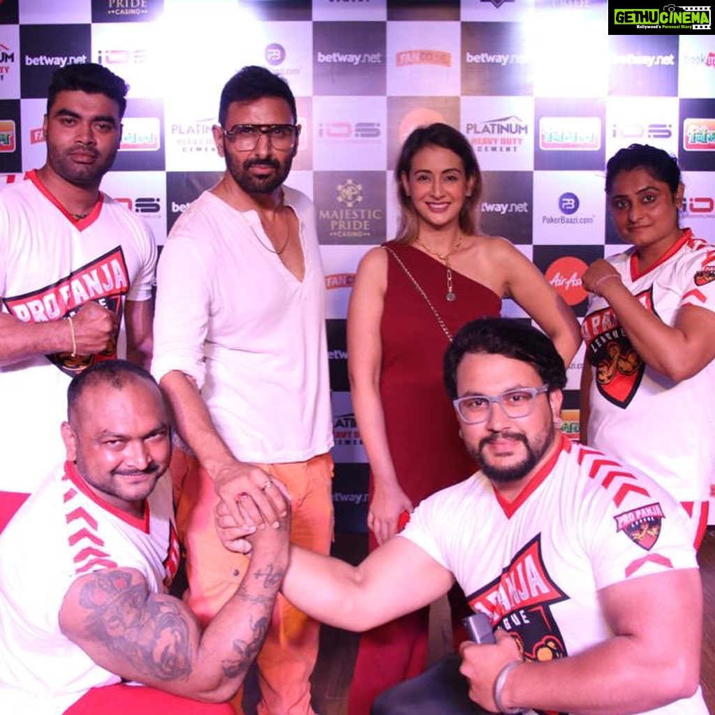 Preeti Jhangiani Instagram - What a fab day yesterday at @majesticpridegroup casino at @goa Fab press con for @singhvijender match happening today !! So excited for the @propanjaleague bouts at this iconic location! Thank you to @neeravtomar @iosboxing @ios_sports for making this happen!