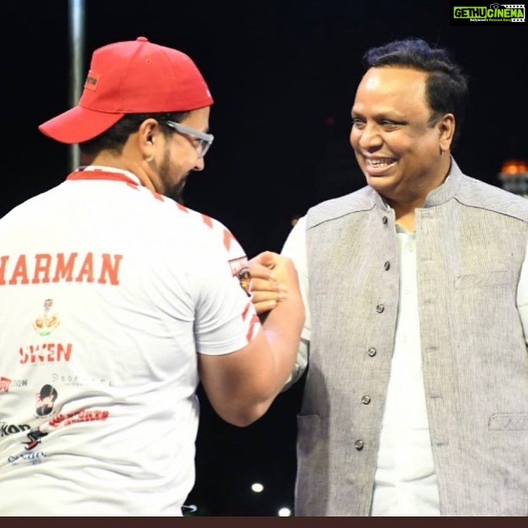 Preeti Jhangiani Instagram - Thank you #ashishshelar ji for being there and for supporting @propanjaleague and all the athletes! @dabasparvin #propanjaleague #armwrestler