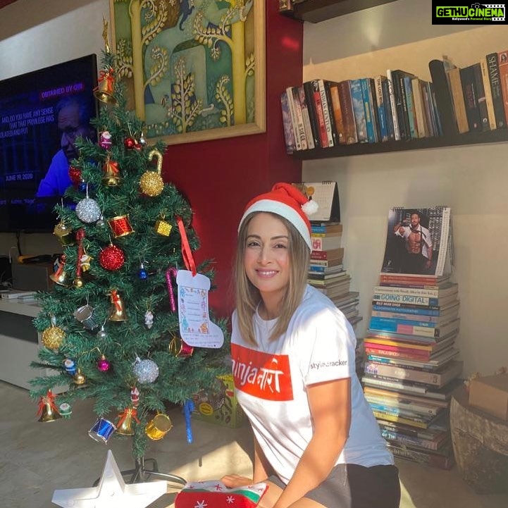 Preeti Jhangiani Instagram - Merry Christmas to everyone ❤️ As we near the end of the year let us all spread some much needed cheer and positivity 💕 #christmas #christmascheer