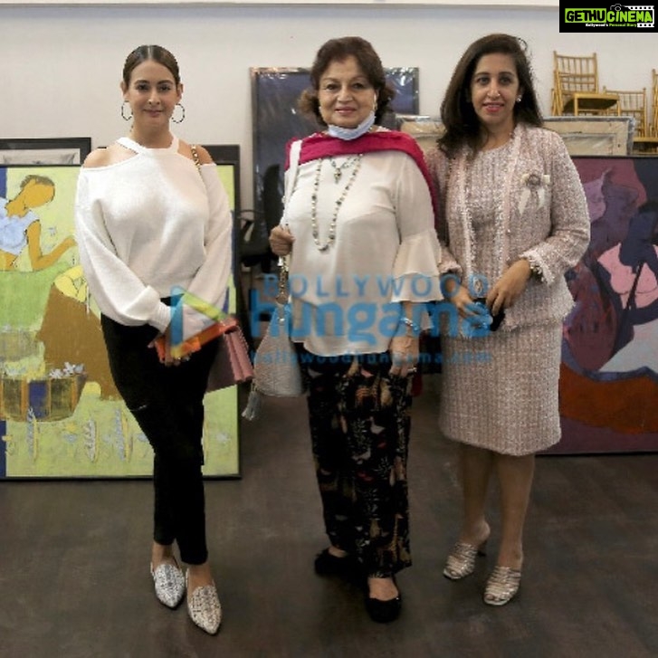 Preeti Jhangiani Instagram - Great to see some fabulous work at the inaugural show of Art Adda at Jolly board towers! Pictures courtesy @realbollywoodhungama #gautampatole #rashmijolly #poojabedi