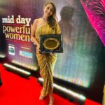 Preeti Jhangiani Instagram - Thank you @middayindia #middaypowerfulwomen for conferring me with ‘Sports Entrepreneur of the Year’ award for The @propanjaleague 🙏 Miles more to go 💪