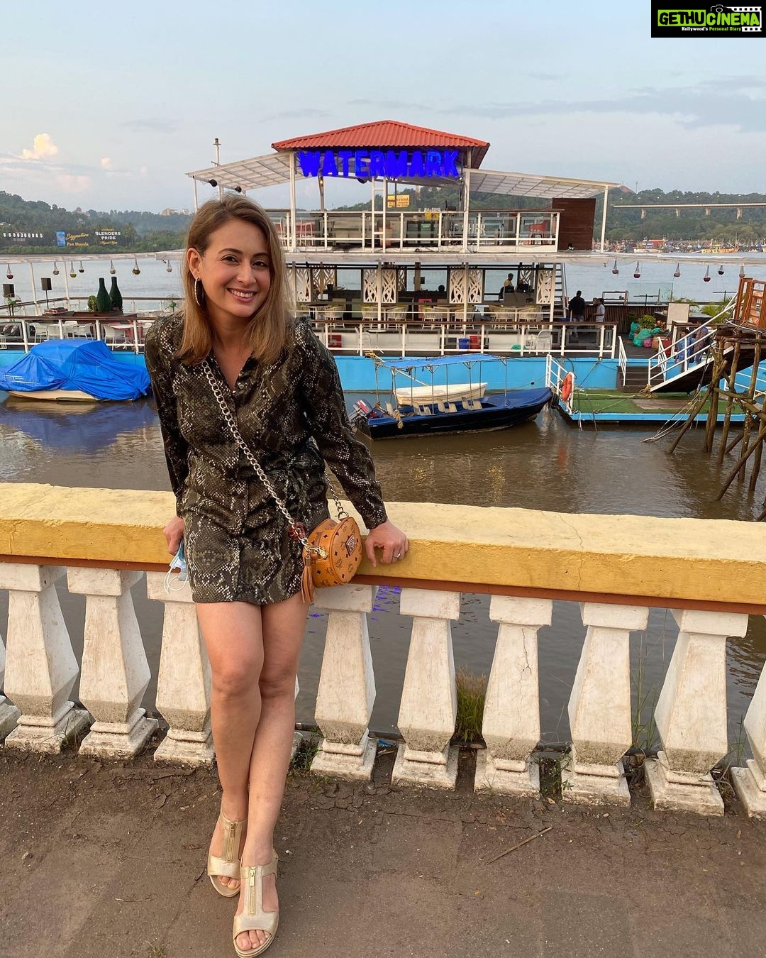 Preeti Jhangiani Instagram - Start your #monday with a smile.. preferably in #goa