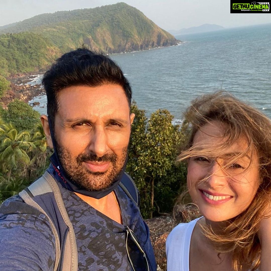 Preeti Jhangiani Instagram - Time flies ( and hair ) when you’re having fun! #goa #goatravels #caboderamafort