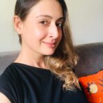 Preeti Jhangiani Instagram - Friday just called .. she ll be here tomorrow and she’s bringing the wine! #thursday #thursdayvibes #thursdaymood
