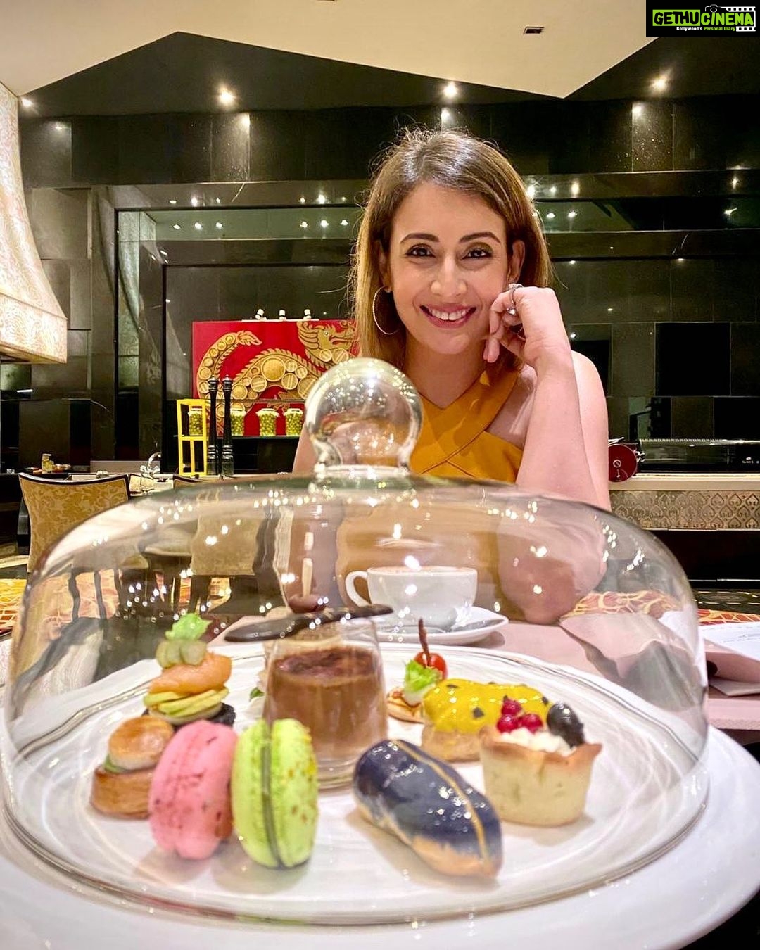 Preeti Jhangiani Instagram - Just a little dessert is required for me to get that grin #desserts #chocolate #sweettooth @sofitelmumbaibkc Sofitel Mumbai BKC