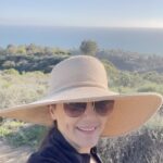 Preity Zinta Instagram - One of the best things about living in LA is the Hiking scene. I love that you can get to some amazing hikes in 15 minutes. It feels like heaven ❤️ and it’s never lonely at the top 😍 #Pzfit #patiparmeshwar #hiking #Ting