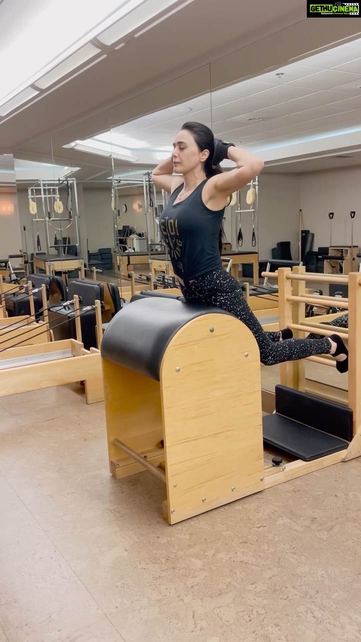 Preity Zinta Instagram - It’s so important to strengthen & support the back & core muscles for a better & stronger body👊 Love the endorphins after the workout 😍 Makes me feel so alive. #pzfit #pilates #dontgiveup #ting The Gym