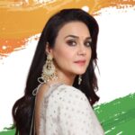 Preity Zinta Instagram - आप सब को गणतंत्र दिवस की हार्दिक शुभकामनायें । Happy Republic Day to all my fellow Indians 🇮🇳 Jai Hind ! #ting #happyrepublicday
