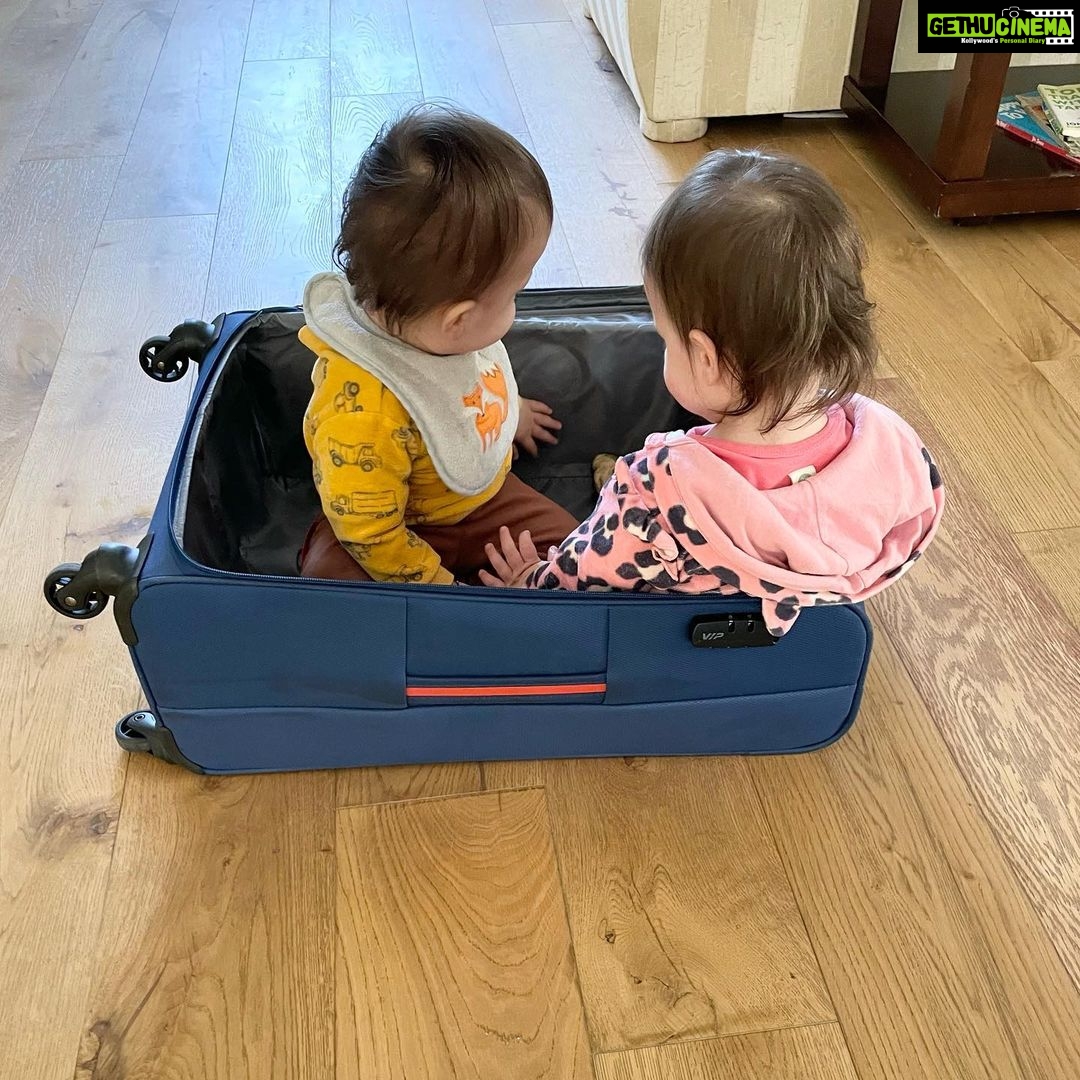 Preity Zinta Instagram - It’s amazing how the kids have a sixth sense when I’m travelling ! Packing is always tough cuz they jump into the suitcase & disrupt everything ❤️ I guess will pack them in my bags next time 😂#pztravel #ting