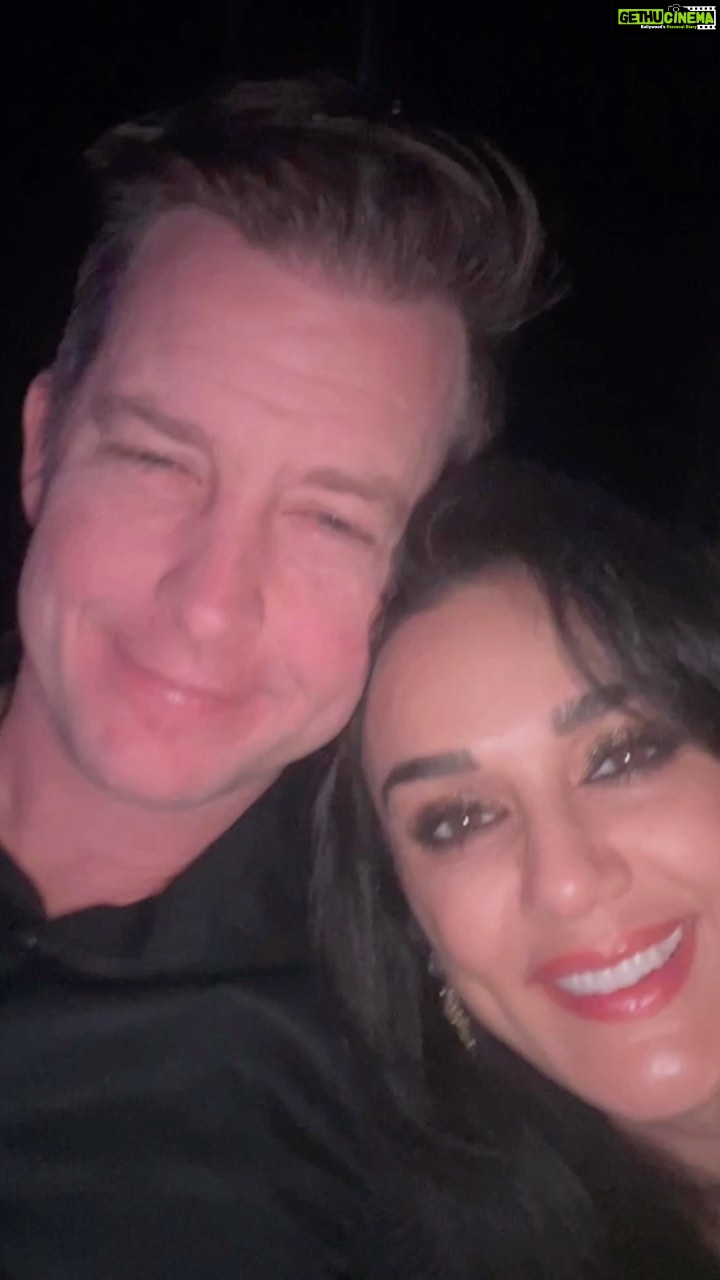 Preity Zinta Instagram - Happy New year everyone โค๏ธ Hoping 2023 brings a lot of love, light & joy to each one of your lives. Hereโs to looking ahead ๐๐ฅ๐งฟโค๏ธ๐๐ into the new year ! #Ting #2023 #happynewyear2023