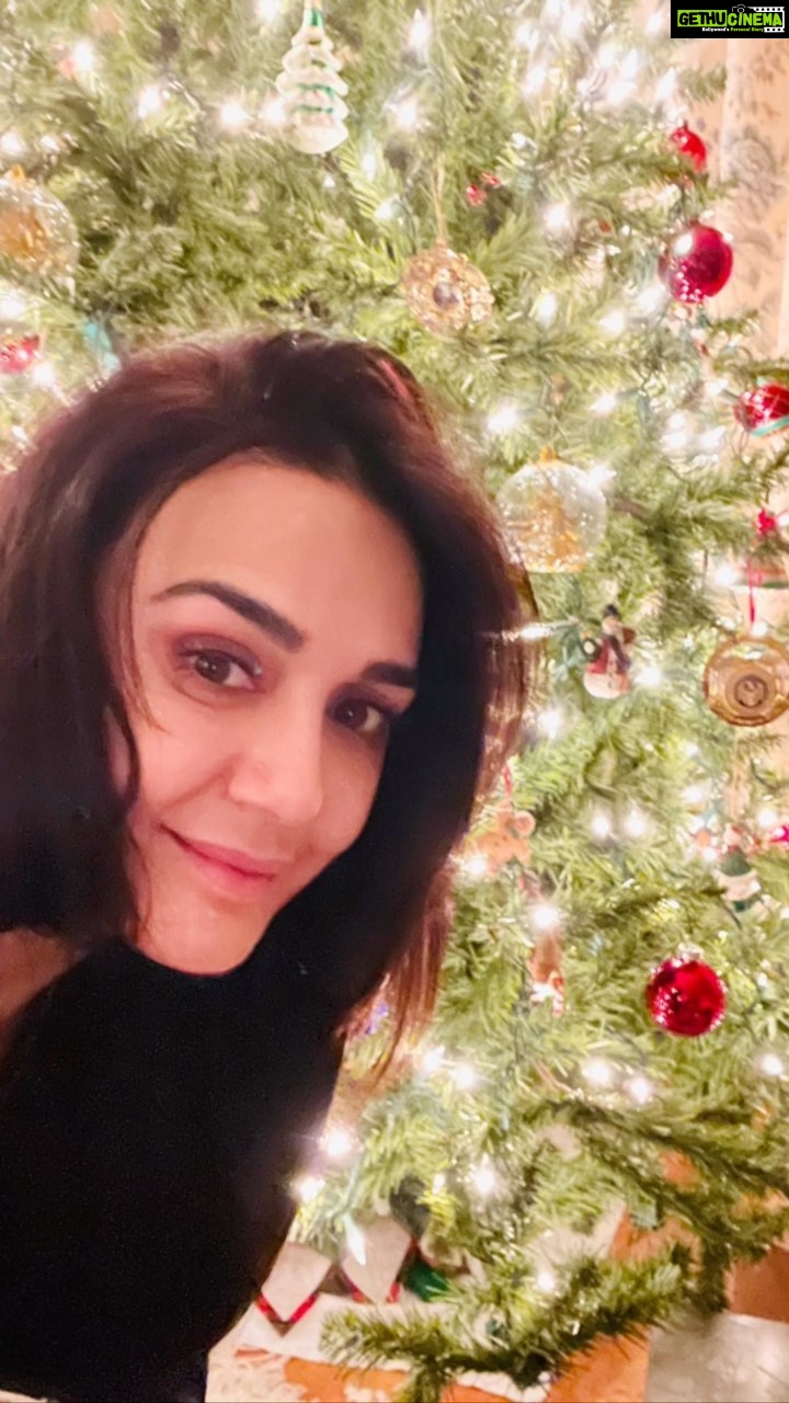 Preity Zinta Instagram - Merry Christmas from our family to yours ❤️💕❤️ May the spirit of Christmas being joy, happiness, peace & togetherness to all of you and your families. Loads of love n light always 😍🧿❤️ #merrychristmas #ting Home Sweet Home