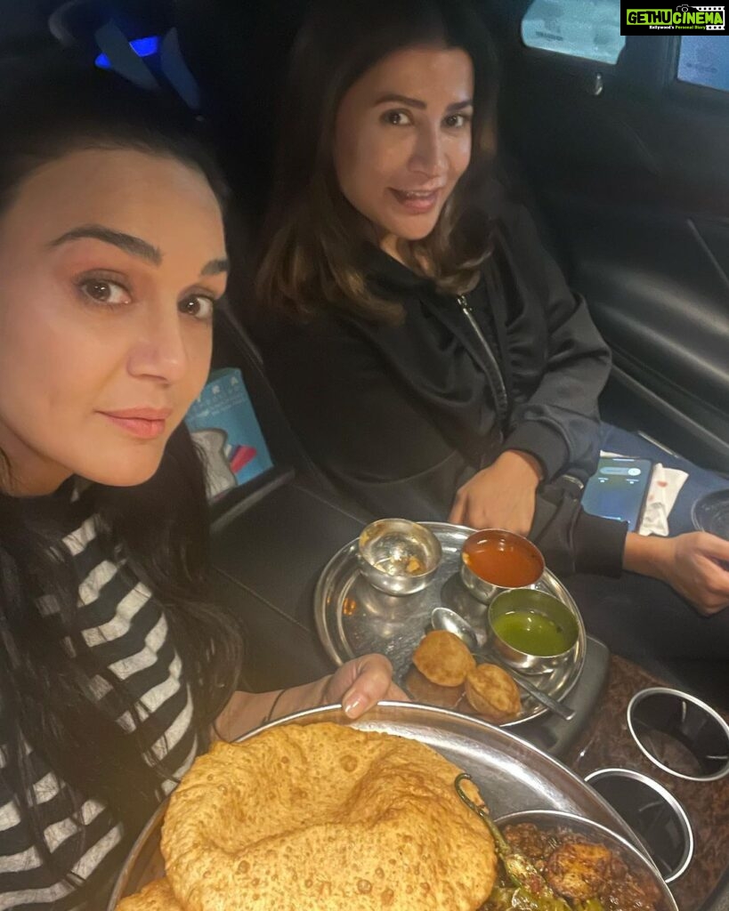 Preity Zinta Instagram - It’s not possible to be in Delhi and miss out on yummy street food. Here’s to Pani puri, papdi chaat & chole batureh 😋 #besties #yummy #delhifood #delhidiaries #ting ❤️ Delhi, India
