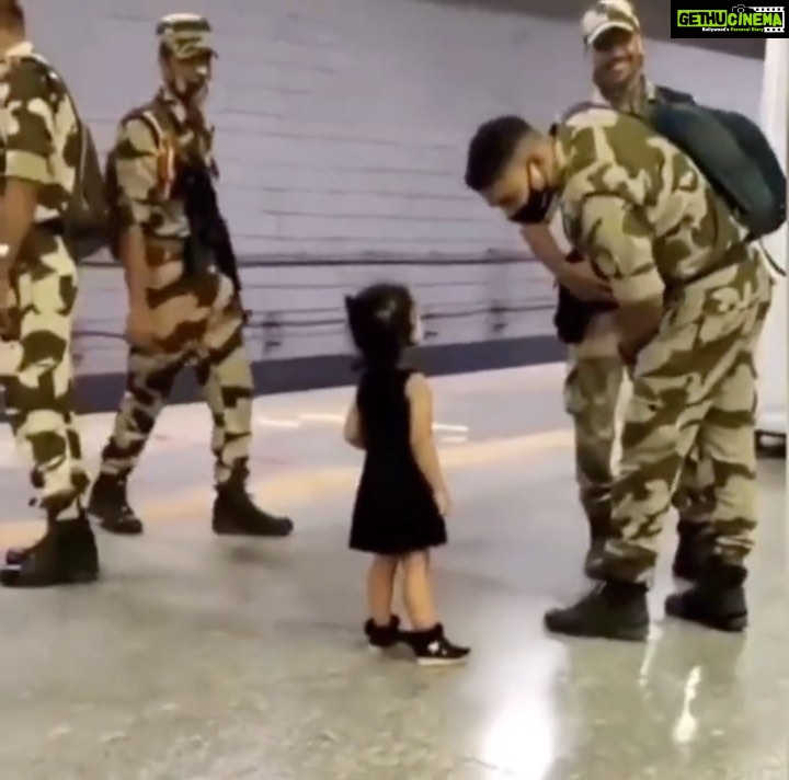 Preity Zinta Instagram - On the anniversary of 26/11 this video is a wonderful representation of how a family acknowledges & thanks some members of our defence forces for putting their lives ahead of ours in difficult situations & places so we can have the luxury of life, choice, freedom & expression. #Jaihind 🇮🇳 #26/11 #Neverforget #Gratitude #Thankyou #Thanksgiving 🙏