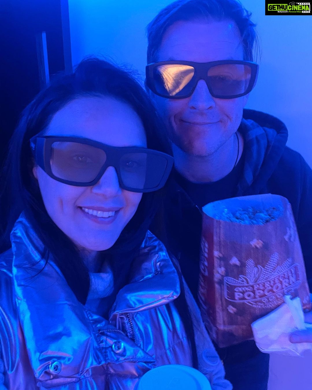 Preity Zinta Instagram - Enjoyed watching a film in 3D after soooo long. Missed our movie nights 😍 #Avataar #movies #movienight #ting