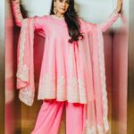 Preity Zinta Instagram - Eid Mubarak to all of you who celebrate it around the world. May your lives be filled with happiness, peace, love & light ❤️🌙❤️ Outfit : @manishmalhotra05 Earrings: @maheepkapoor Managed by @bhakteevakil #EidMubarak #ting Mumbai - मुंबई