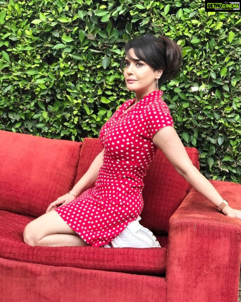 Preity Zinta Instagram - Give me red ❤️ 📸 @ashguptaslife West Hollywood, California