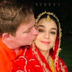 Preity Zinta Instagram - That happy smile when you know there is a lot of love to share with some amazing food in the mix 💕❤️💕 #happykarvachauth #ting Los Angeles, California