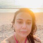 Preity Zinta Instagram - सागर किनारे 🌊🌅❤️ #ting St. Lucia Islands West Indies