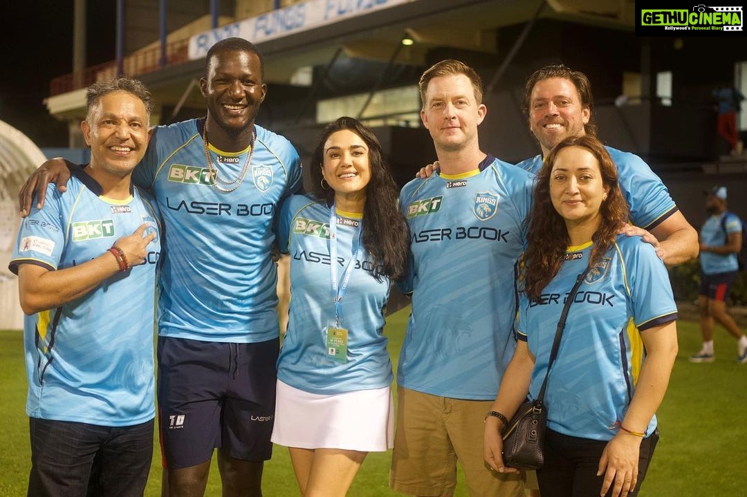 Preity Zinta Instagram - All smiles after a win by the @saintluciakings #cpl22 #kiteyenspiwew #beinspired #ting ❤️ Darren Sammy National Cricket Stadium, Gros Islet,st.lucia