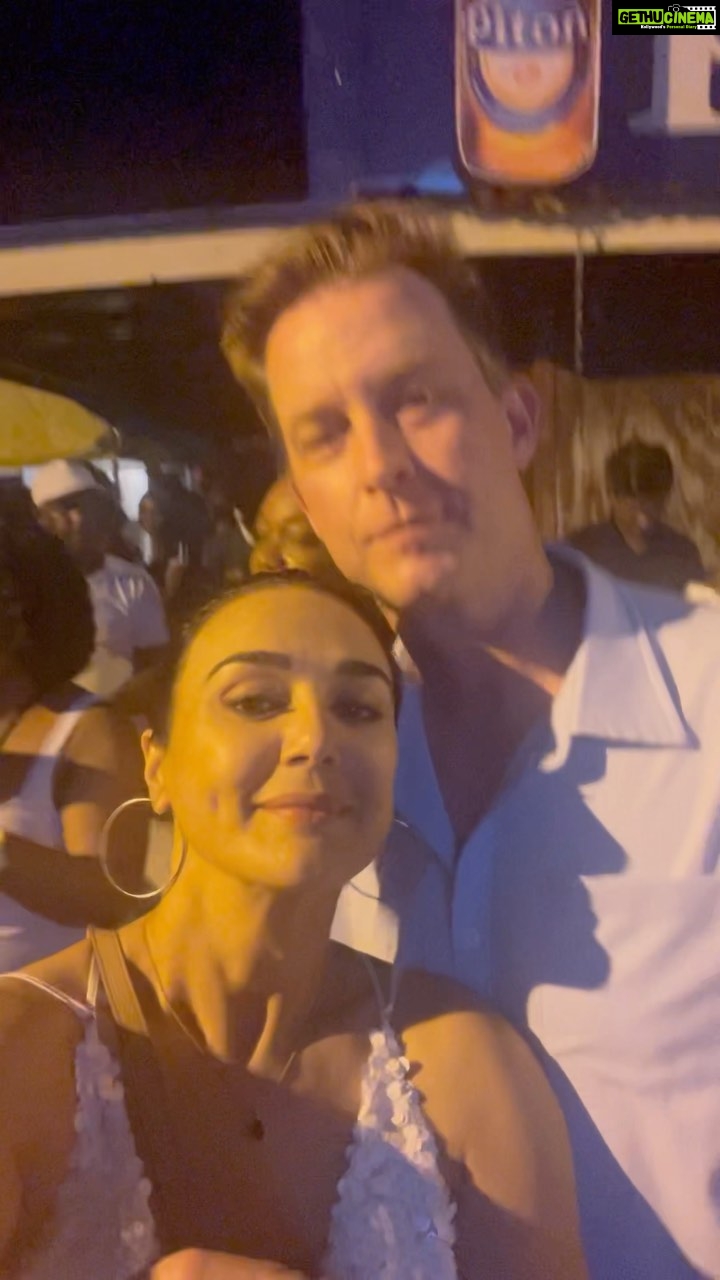 Preity Zinta Instagram - ये हम आ गये है कहाँ 🤩 #fridaynightstreetparty #Stlucia #pztravel #ting St. Lucia Islands West Indies