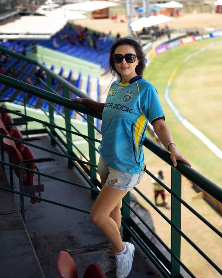 Preity Zinta Instagram - Chillin in the West Indies with the @saintluciakings ❤️ #beinspired #kiteyenspiwew #cpl22 #ting