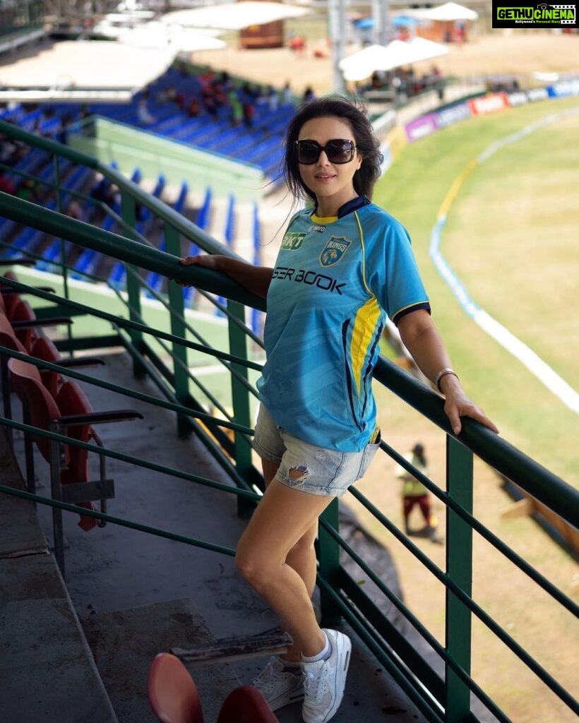 Preity Zinta Instagram - Chillin in the West Indies with the @saintluciakings ❤️ #beinspired #kiteyenspiwew #cpl22 #ting