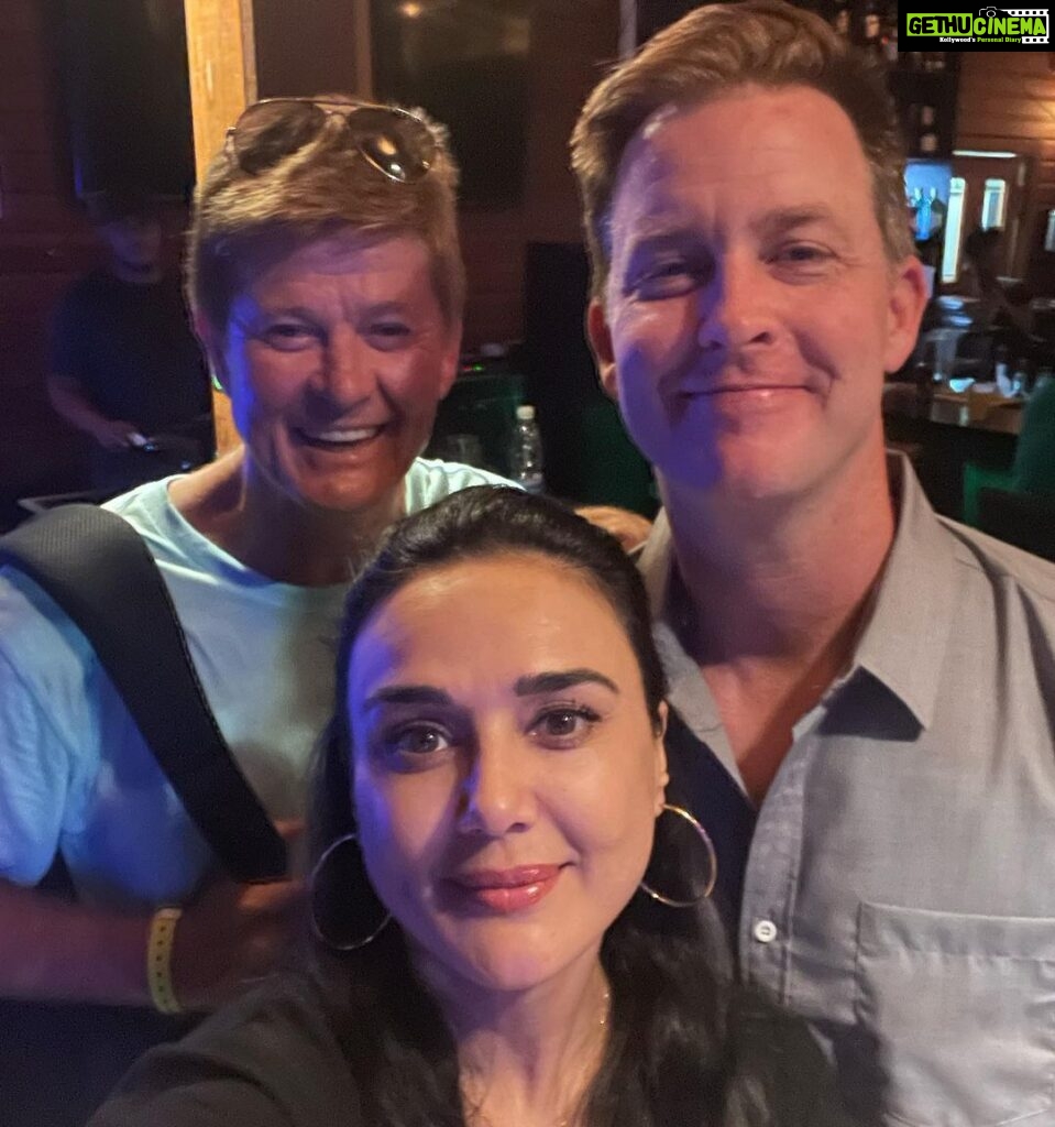 Preity Zinta Instagram - Bumping into old friends = Selfie smiles 🤩 #ting