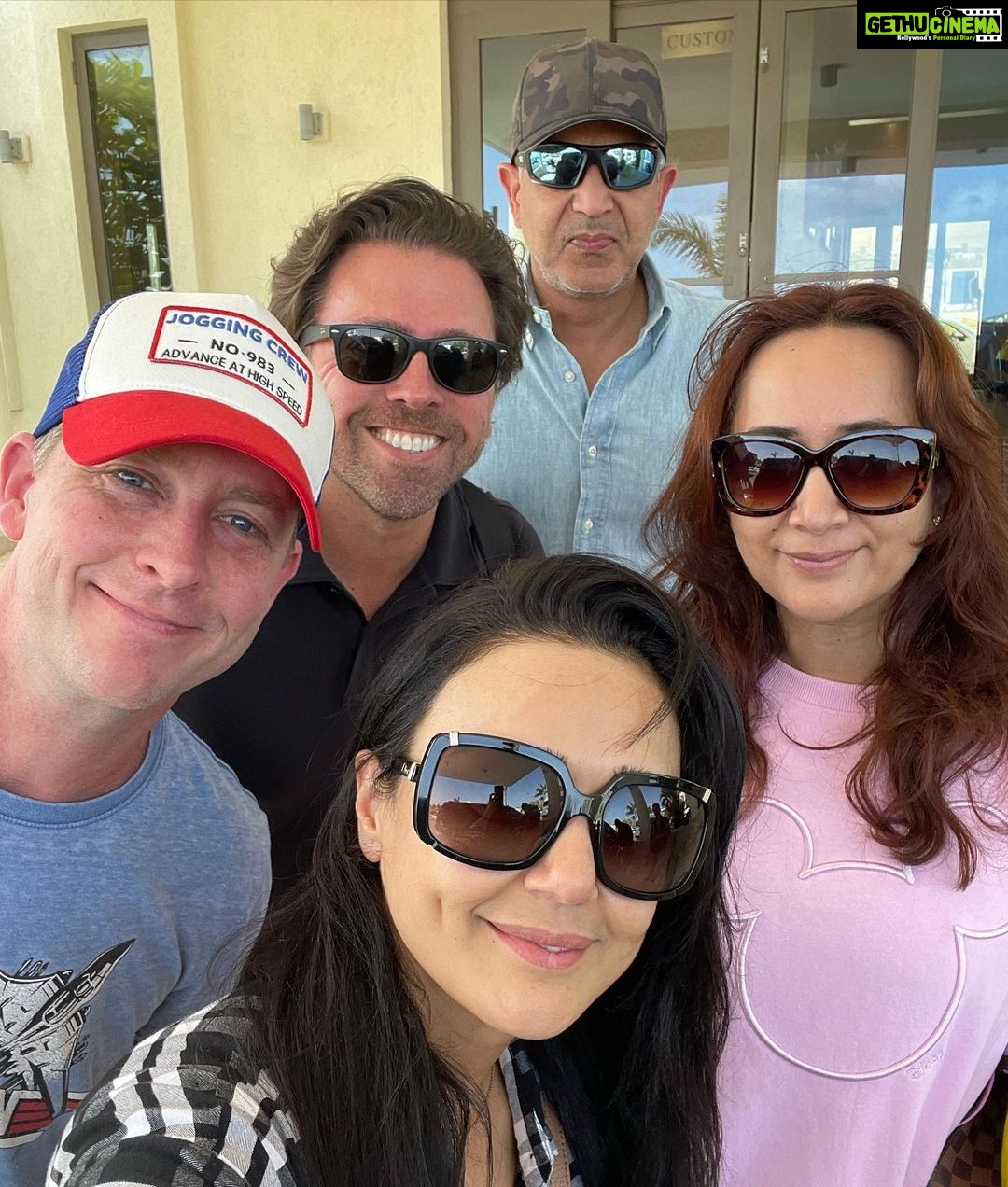 Preity Zinta Instagram - The island gang ❤️ #holiday #ting