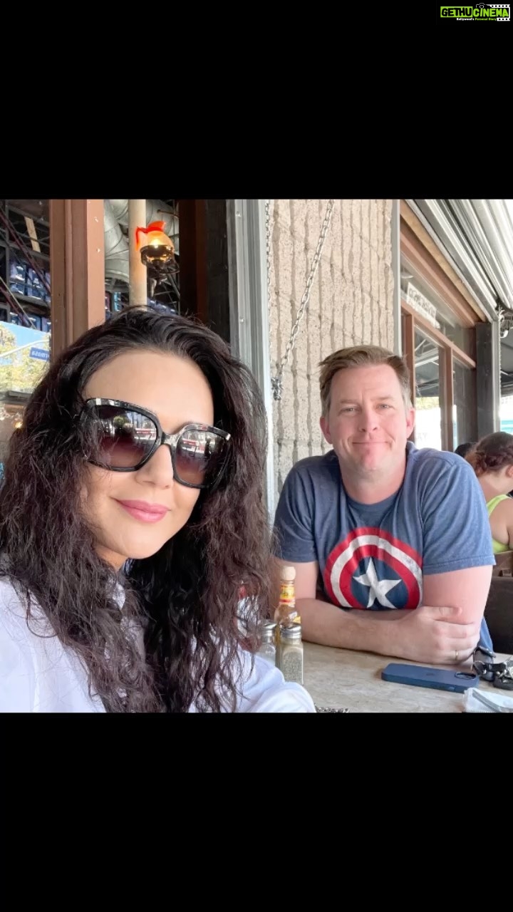 Preity Zinta Instagram - Sunday splurge π Itβs nice to take some time out from baby duties & go out. Itβs also nice to let go & eat as if there is no tomorrow πππ€© #patiparmeshwar #cheatday #yummy #sundayfunday #ting