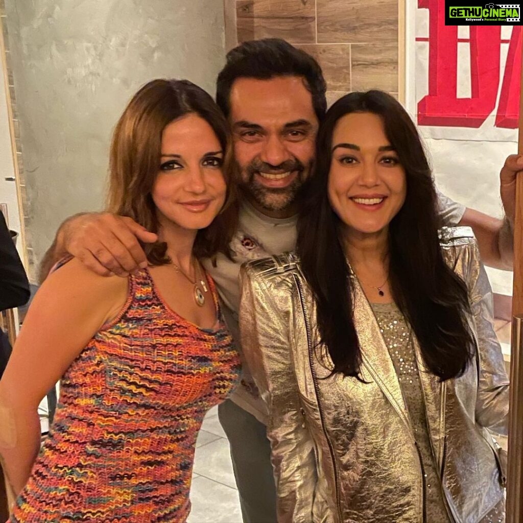 Preity Zinta Instagram - What a fun evening reminiscing about the past, laughing in the present & hoping for all things wonderful in the future 🥳 #nightout #friendsforever #ting Beverly Hills, Los Angeles, California