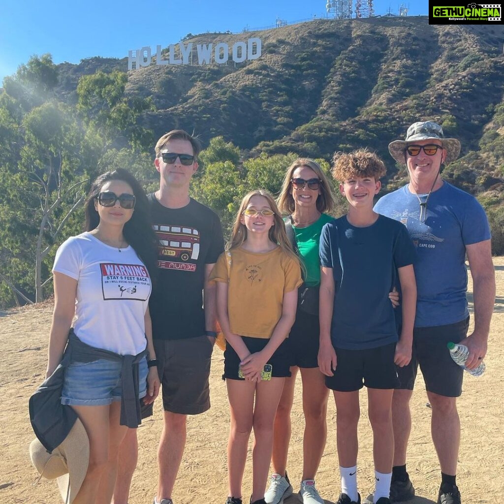 Preity Zinta Instagram - Hollywood hike with the Goodenough family ❤️ swipe 👉 #pzfit #family #ting Hollywood, California