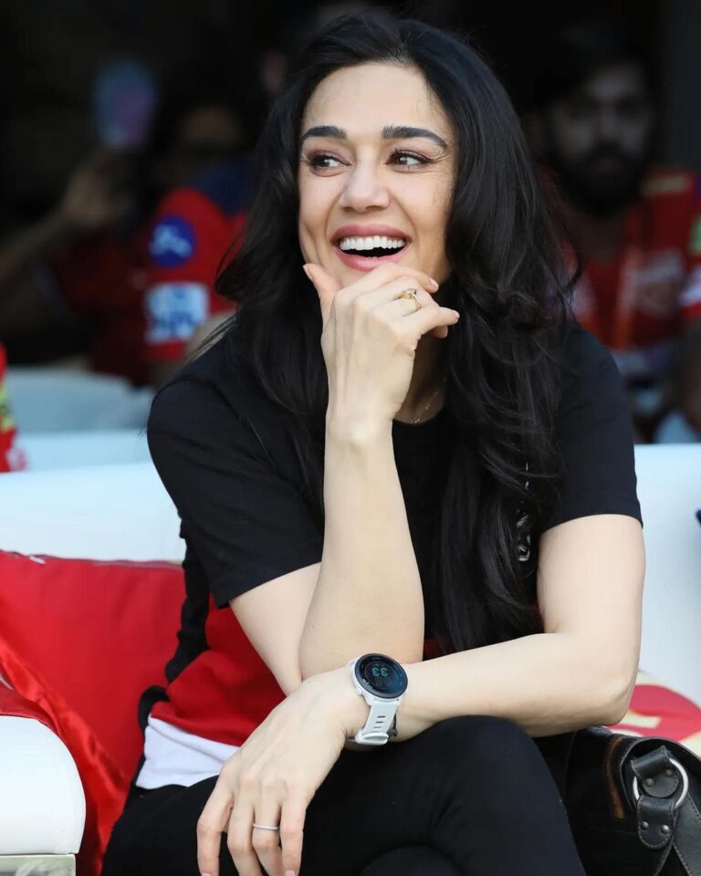 Preity Zinta Instagram - Stadium Vibes ❤️ #TATAIPL #ting 🦁 📸 Iplt20 Mohali Cricket Stadium