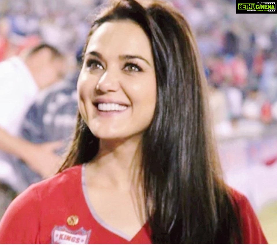 Preity Zinta Instagram - The time I took a break from movies & got cricket fever. I was so excited, so nervous and totally alive. My first IPL match ever. What an incredible journey it has been ❤️ #memories #ipl #cricketfever #flashbackfriday #ting Mohali, Chandigarh