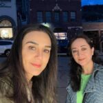 Preity Zinta Instagram - डियर बहना मिलते रहना 🤗🙃🥰 Sister act ! #Pztravel #utah #ting