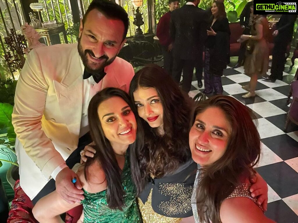 Preity Zinta Instagram - Never a dull moment with these hotties ❤️🎉😍 #nightout #friendsforever #memories #strikeapose #ting
