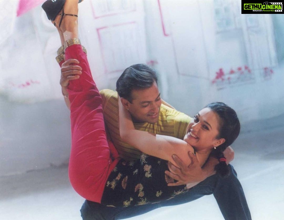 Preity Zinta Instagram - Getting it right 😍 #flashbackfriday #memories #funtimes #ting @beingsalmankhan