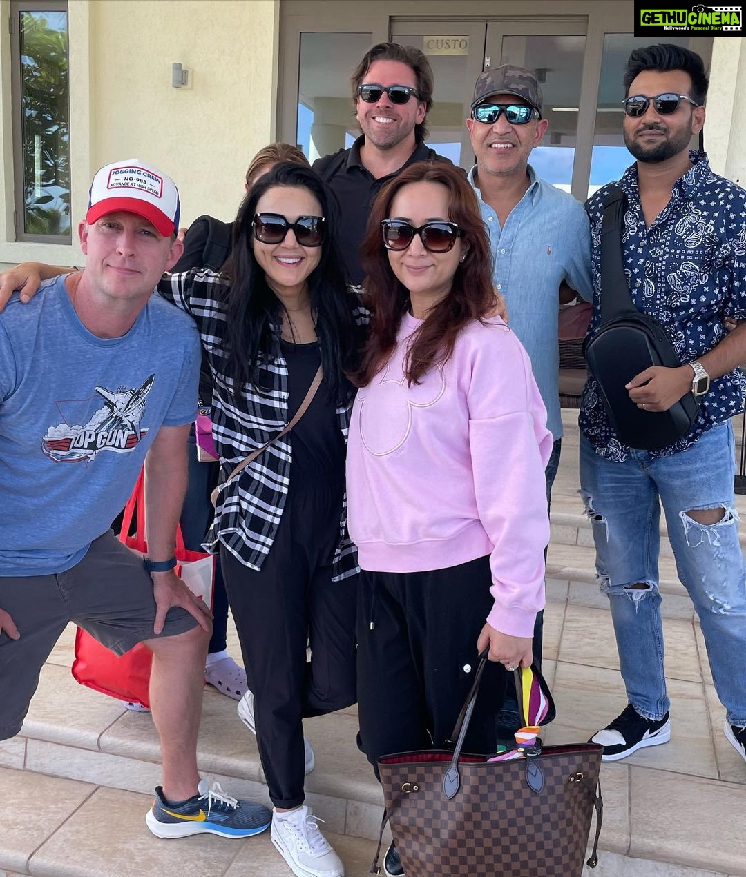 Preity Zinta Instagram - The island gang ❤️ #holiday #ting