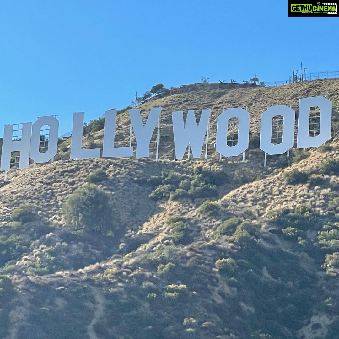 Preity Zinta Instagram - Hollywood hike with the Goodenough family ❤️ swipe 👉 #pzfit #family #ting Hollywood, California