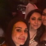 Preity Zinta Instagram - Roses are red, my dress was green, too many favourites all on my screen ❤️ Hope that rhymes 😂 #nightout #friendship #memories #selfies #ting